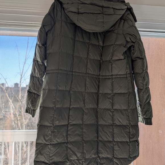 Eddie Bauer Women's Altamira Down Parka - Picture 2 of 5